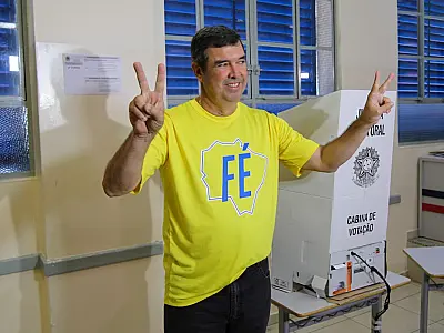 Eduardo Riedel vota e destaca gratidão ao MS e convicção na vitória