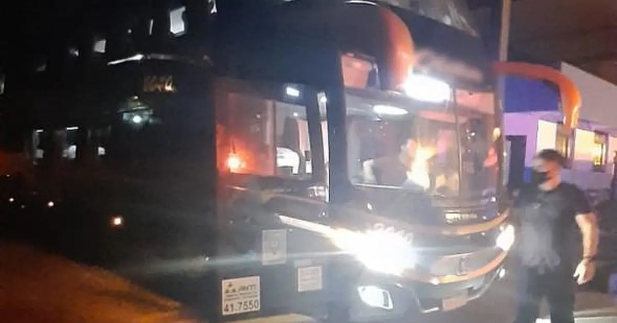 Ônibus com mais de 50 bolivianos ilegais é flagrado pela PF em Corumbá