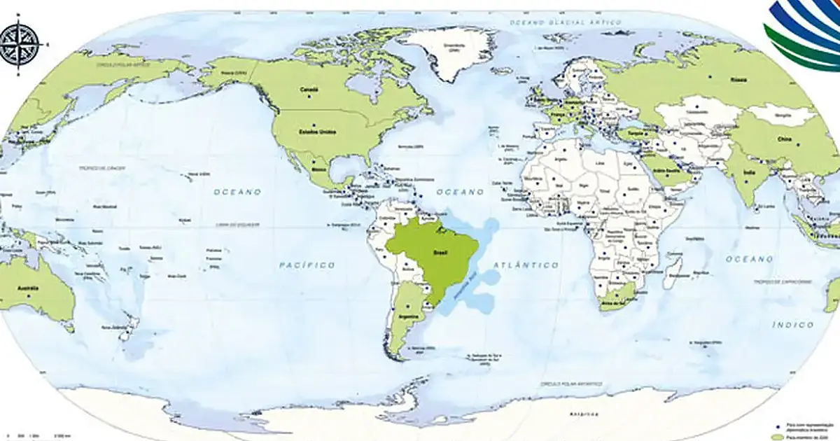 IBGE inicia venda do mapa-múndi com o Brasil no centro