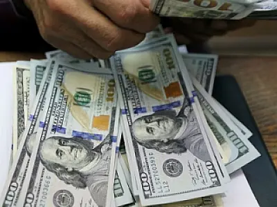 Dólar cai para R$ 5,51 e acumula queda de 2,1% na semana