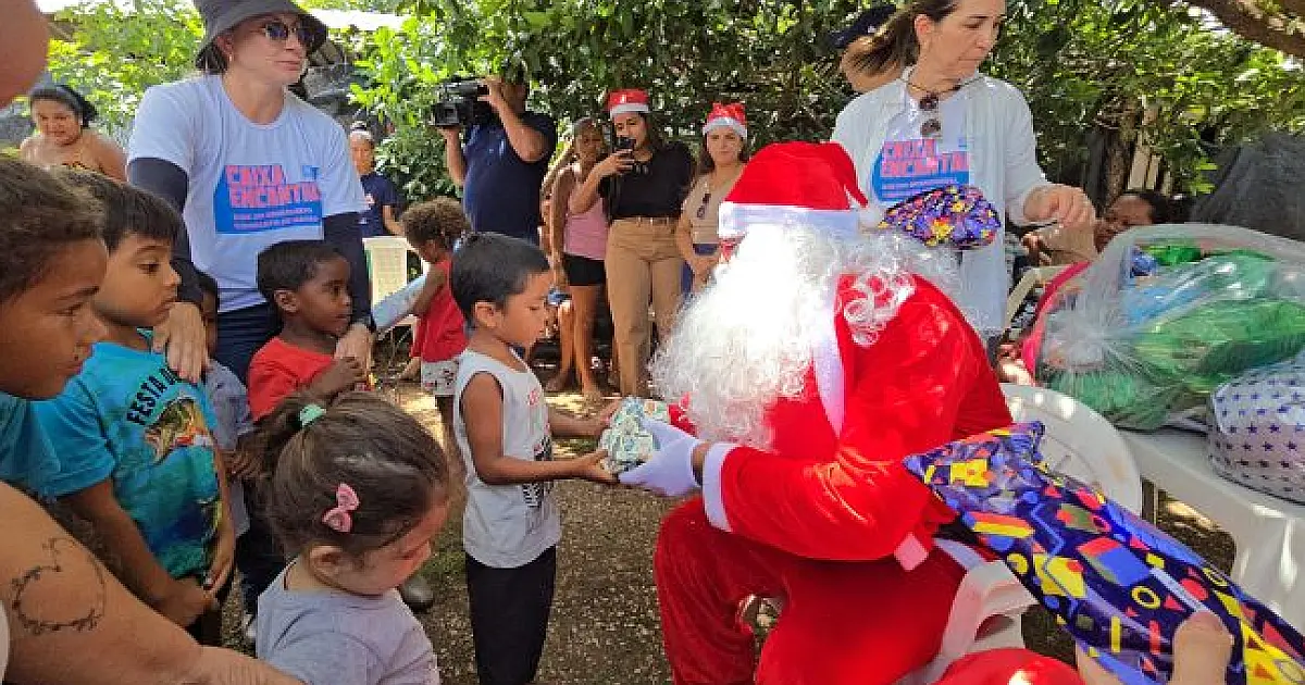 Visita do Papai Noel encanta crianças ribeirinhas de Corumbá