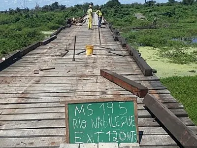 Ponte sobre o Rio Nabileque continua em manutenção e reforma