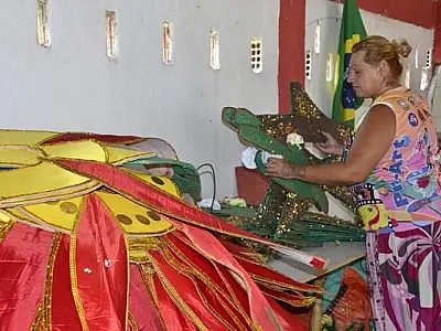 Escola do samba leva golpe e perde R$ 28 mil