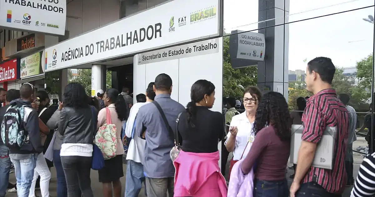 Teto do seguro-desemprego sobe para R$ 2.424,11 após reajuste