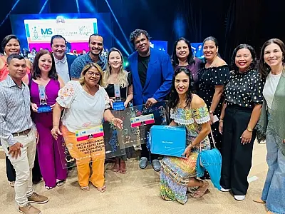 Ladário assina convênio para receber 1ª parcela do Prêmio Escola Destaque do Governo de MS