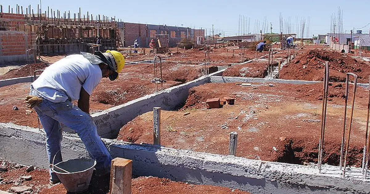 Ocupação cresce, mas salários caem na indústria da construção em 2020