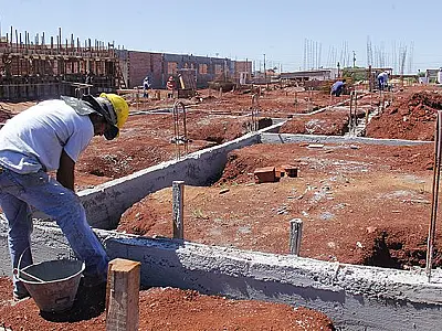 Ocupação cresce, mas salários caem na indústria da construção em 2020