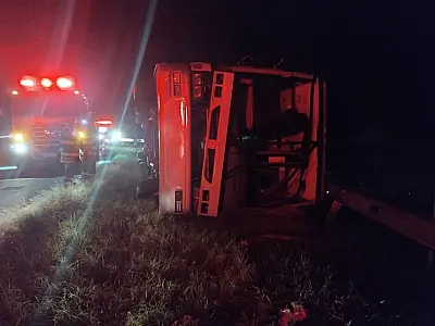 Ônibus com bolivianos tomba e deixa vários feridos no interior de SP