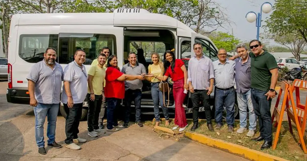 Com van e micro-ônibus, Prefeitura amplia frotas da Assistência Social e da Funec
