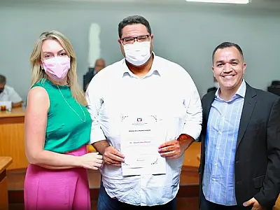 Vereador pede limpeza em via urbana central para eliminar focos de doenças