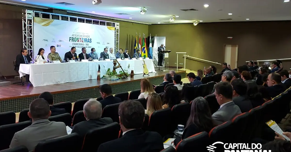 Congresso que debate jurisdição em fronteira lota Centro de Convenções de Corumbá
