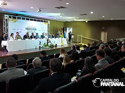 Congresso que debate jurisdição em fronteira lota Centro de Convenções de Corumbá