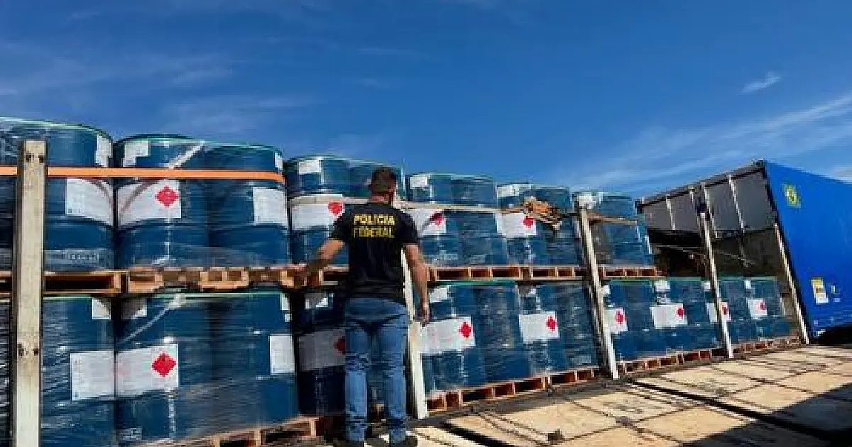 Carga de produto químico utilizado no refino de cocaína é apreendido em transportadora de Corumbá