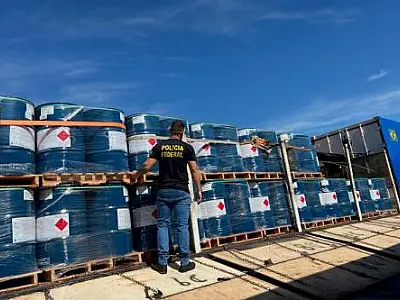 Carga de produto químico utilizado no refino de cocaína é apreendido em transportadora de Corumbá