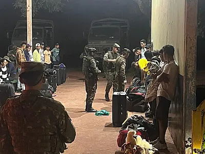 Três bolivianos são flagrados com 3,1 kg de cocaína nos calçados