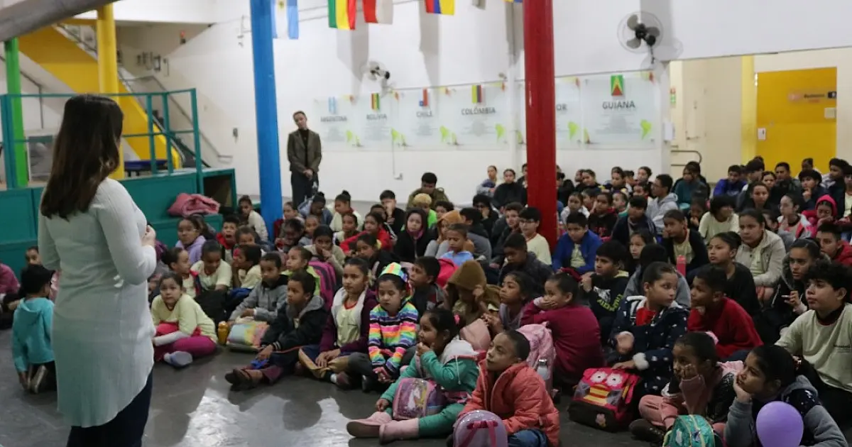 Jovem de Curitiba escolheu conhecer a cultura de MS como voluntária no Moinho Cultural