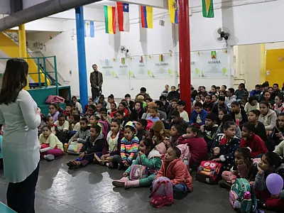 Jovem de Curitiba escolheu conhecer a cultura de MS como voluntária no Moinho Cultural