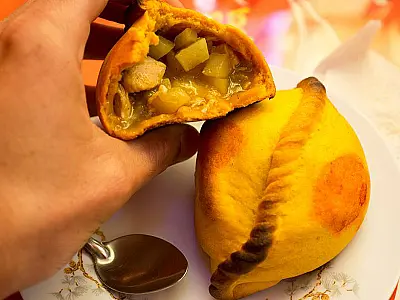 Saltenha é laço culinário que integra as culturas de Corumbá e Bolívia