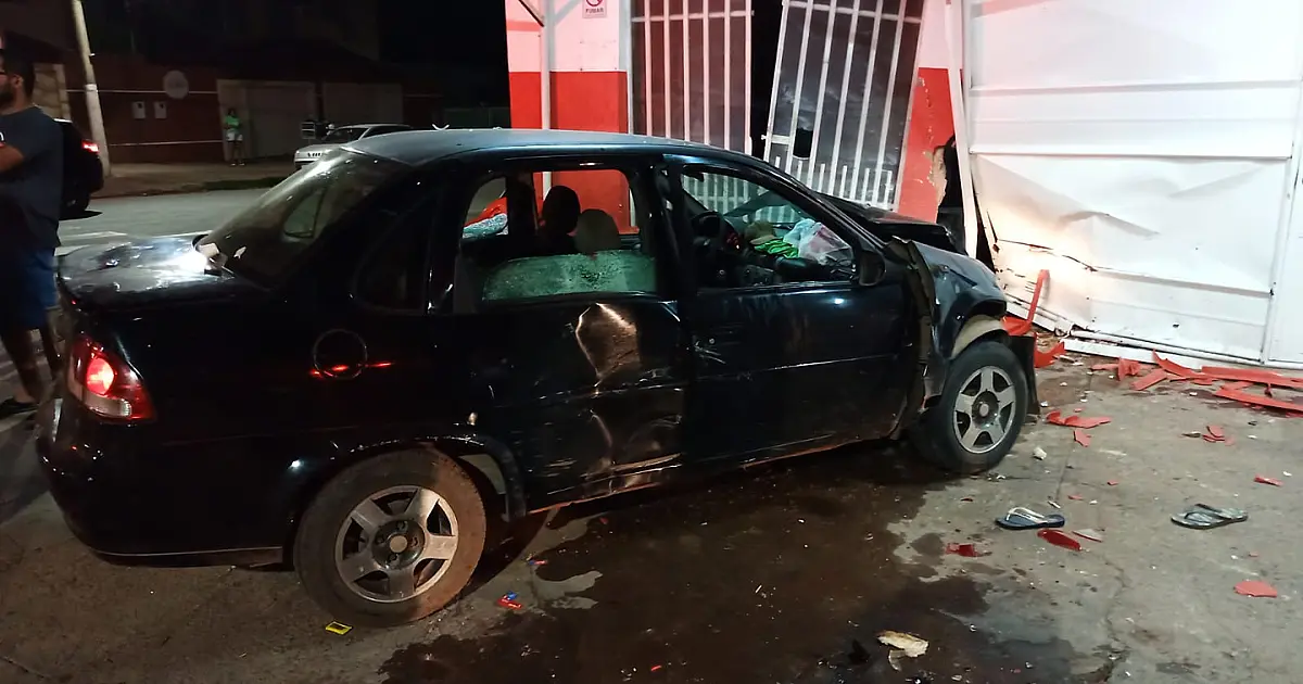 Motorista que invadiu lanchonete confessa que bebia desde às 14h de domingo
