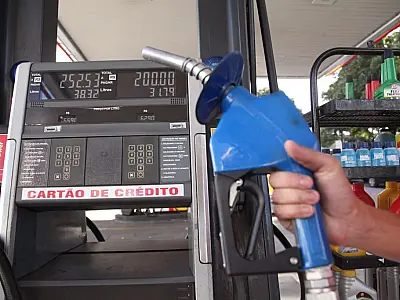 Reinaldo reduz ICMS e litro de álcool fica R$ 0,24 mais barato em MS