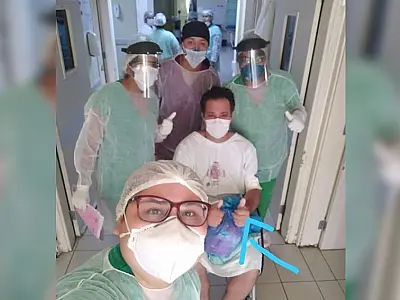 Paciente com Covid-19 sai da UTI e dispensa respirador com uso de cloroquina e azitromicina