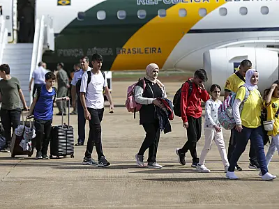 Voo com brasileiros repatriados da Cisjordânia pousa em Brasília