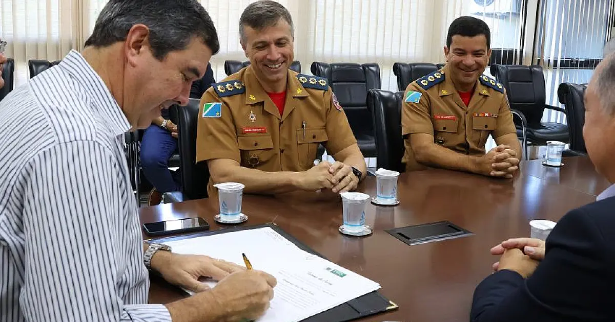 Governador dá posse ao novo comandante e subcomandante do Corpo de Bombeiros