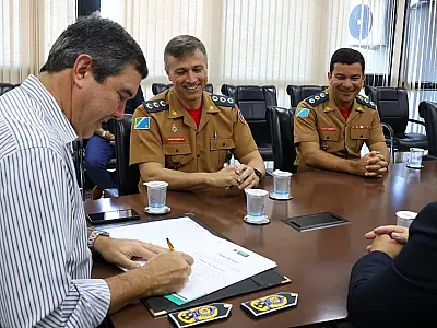 Governador dá posse ao novo comandante e subcomandante do Corpo de Bombeiros