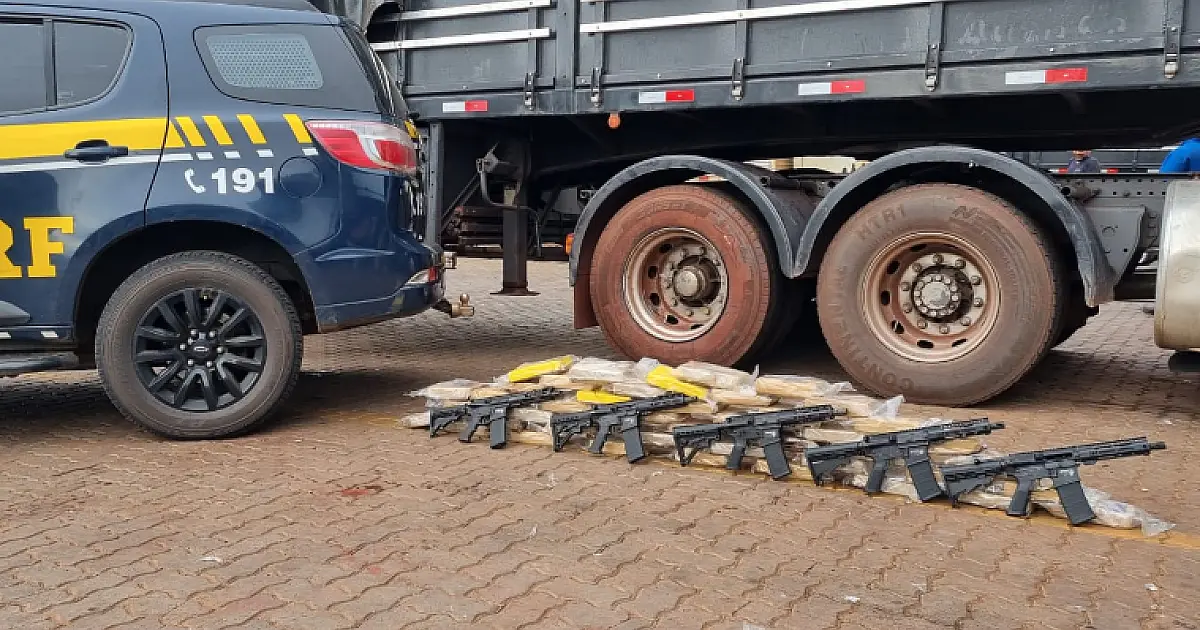 Caminhão que saiu de Corumbá é flagrado com cinco fuzis e 46 Kg de cocaína