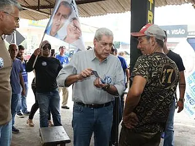 Caminhadas marcam o início da semana de campanha de André Puccinelli