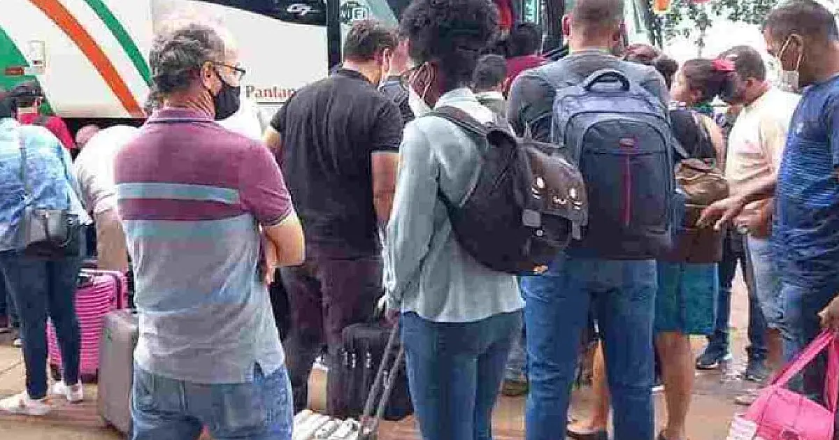 Ônibus da Buser não aparece e passageiros esperam por 4 horas para embarcar