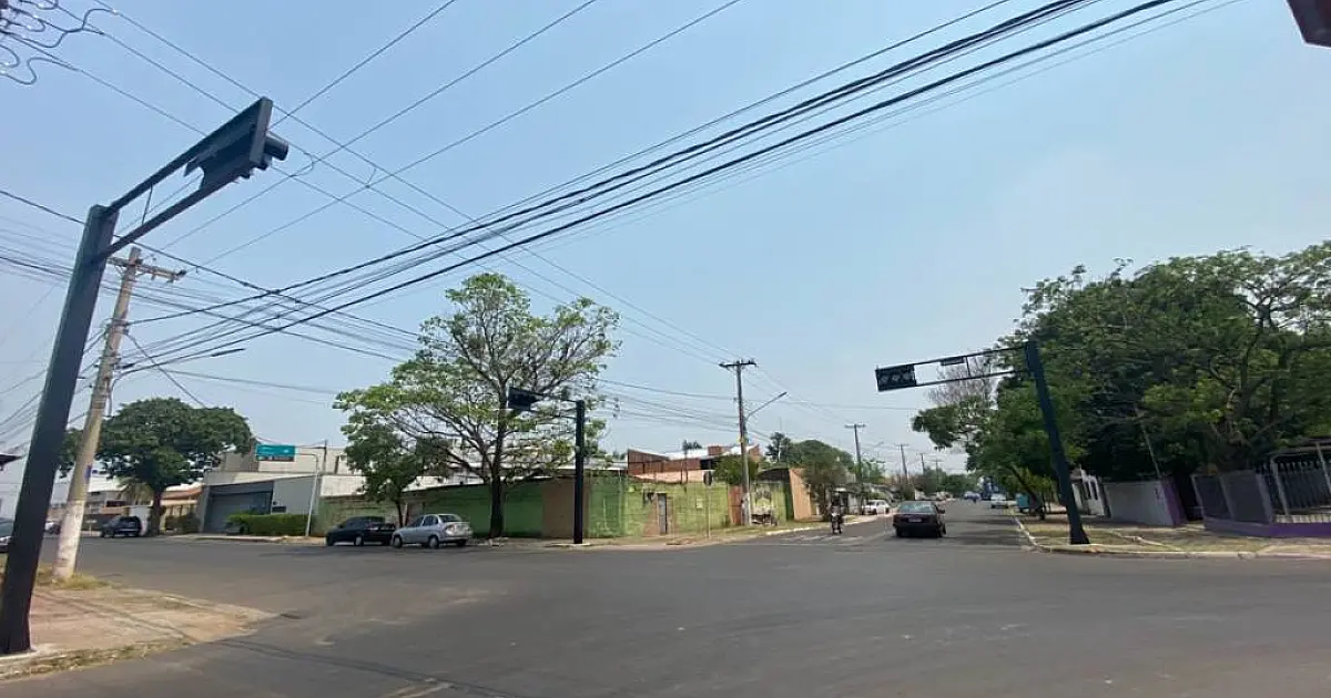 Semáforos em instalação nas ruas Colombo e Cabral exige atenção dos condutores e pedestres