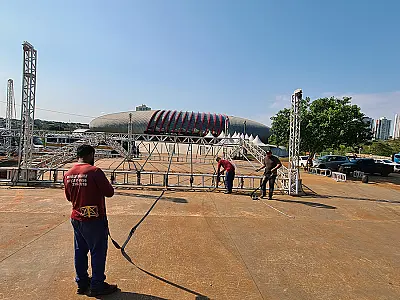 Sesi inicia montagem de estrutura de 3 mil m² para Corrida do Pantanal