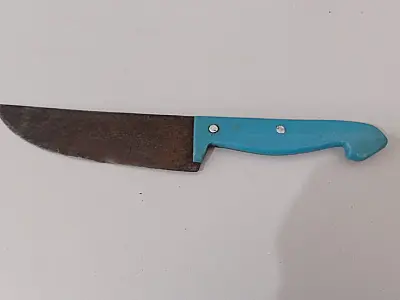 Homem é preso após ameaçar sobrinho com faca e roubar caixa de som