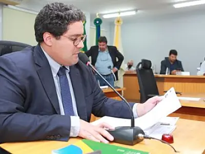 Vereador aponta precariedades e pede por melhorias para cidade
