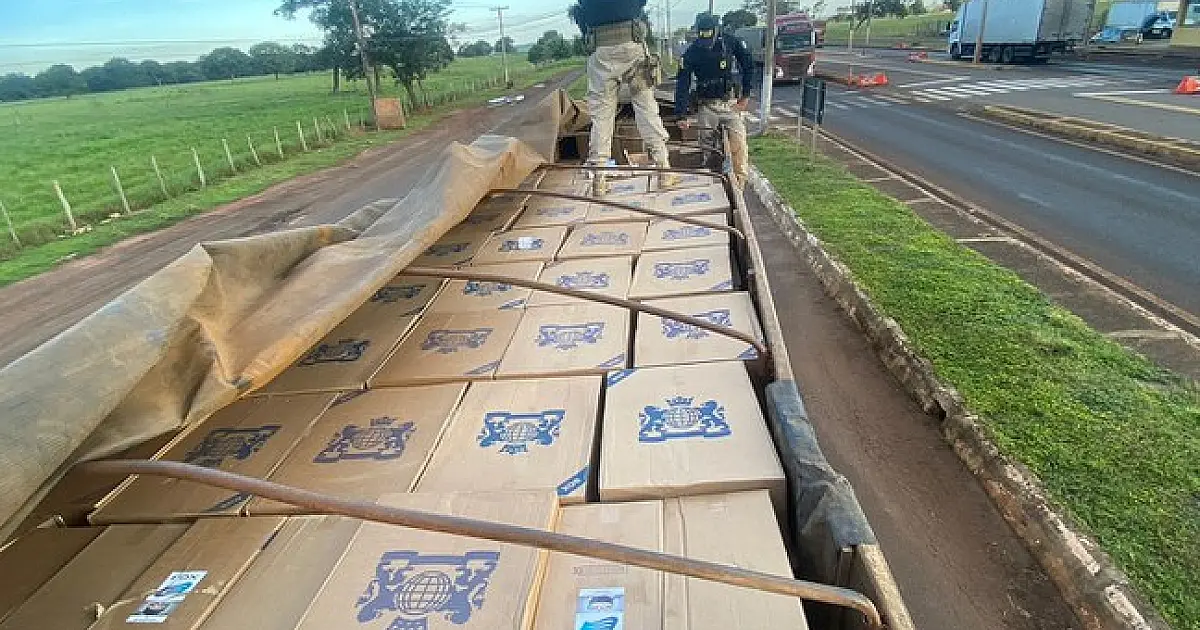 Caminhoneiro é preso com 250 mil maços de cigarro que seguiam de MS para MT