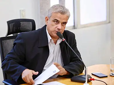 Luciano Costa cobra informações sobre serviços de iluminação pública em Corumbá