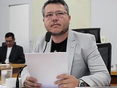 Vereador solicita banheiros químicos no campo de futebol do Universitário