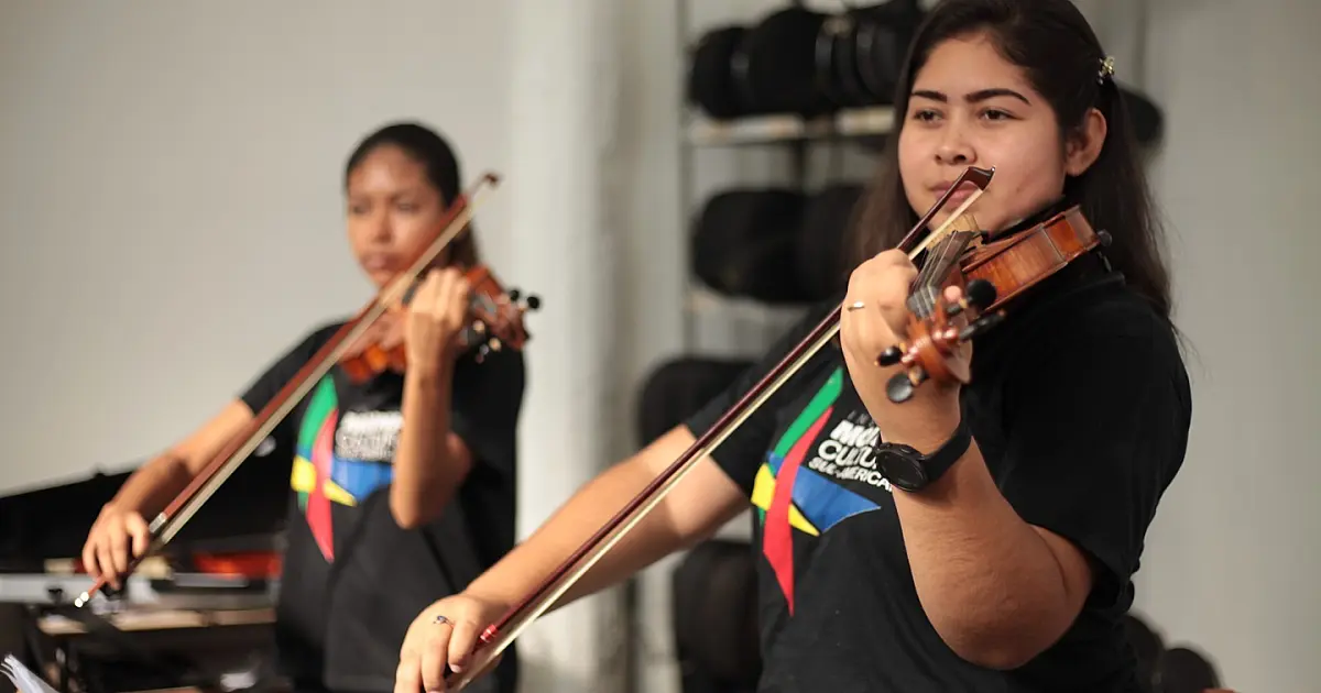 Musicista de MS é selecionada para universidade da Ong Gerando Falcões