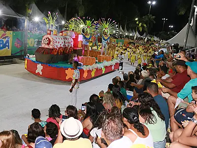 Estação Primeira do Pantanal abre 2ª noite de desfiles com a alegria do circo