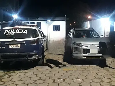 Caminhonete alugada é recuperada e três são presos