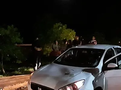 Rapaz sofre fraturas após ser atropelado na saída da quermesse em Ladário