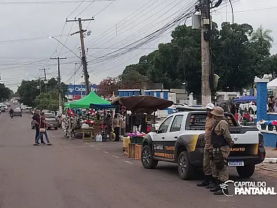 Dia de Finados movimenta cemitérios em Corumbá