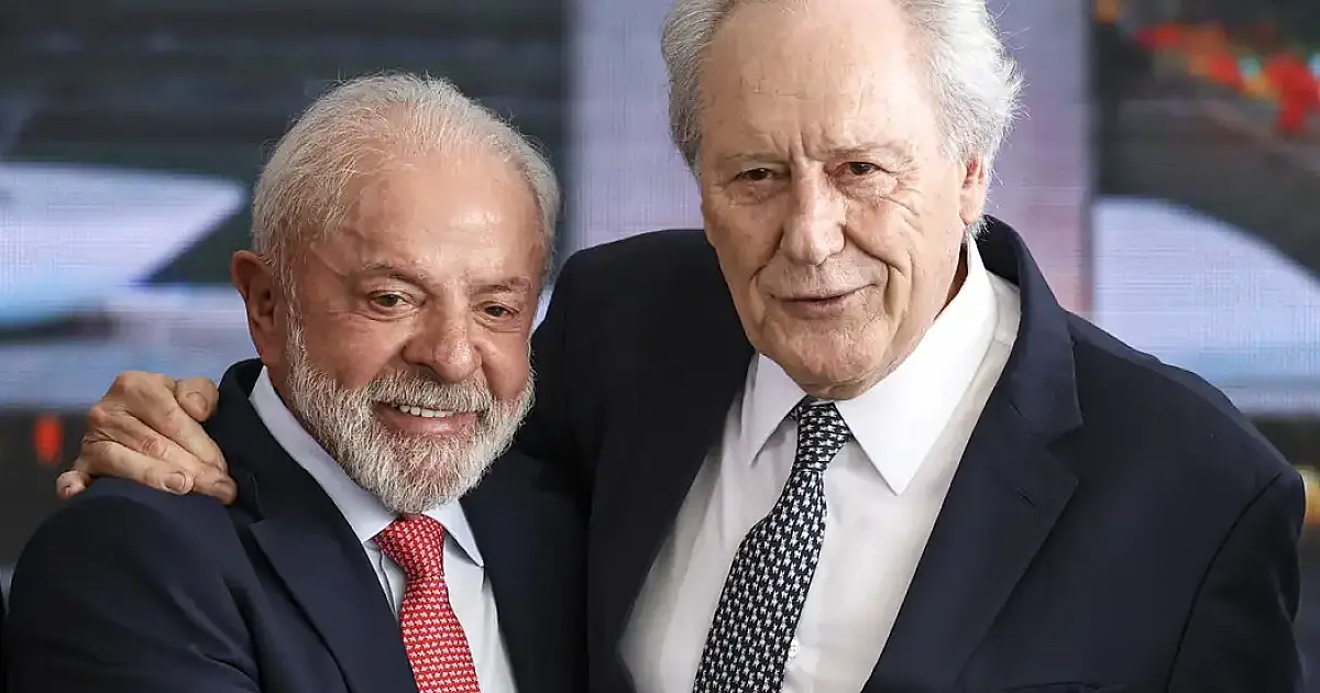 Lewandowski entrega carta de demissão do Ministério da Justiça a Lula