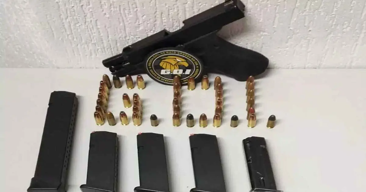 Sócio de bar é preso com pistola e porte de arma falsificado