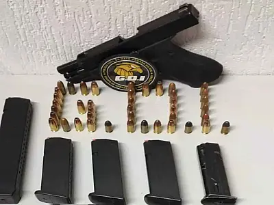 Sócio de bar é preso com pistola e porte de arma falsificado