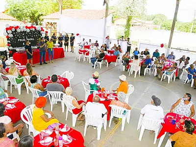 Baile de salão celebra o final de ano no Centro de Convivência dos Idosos