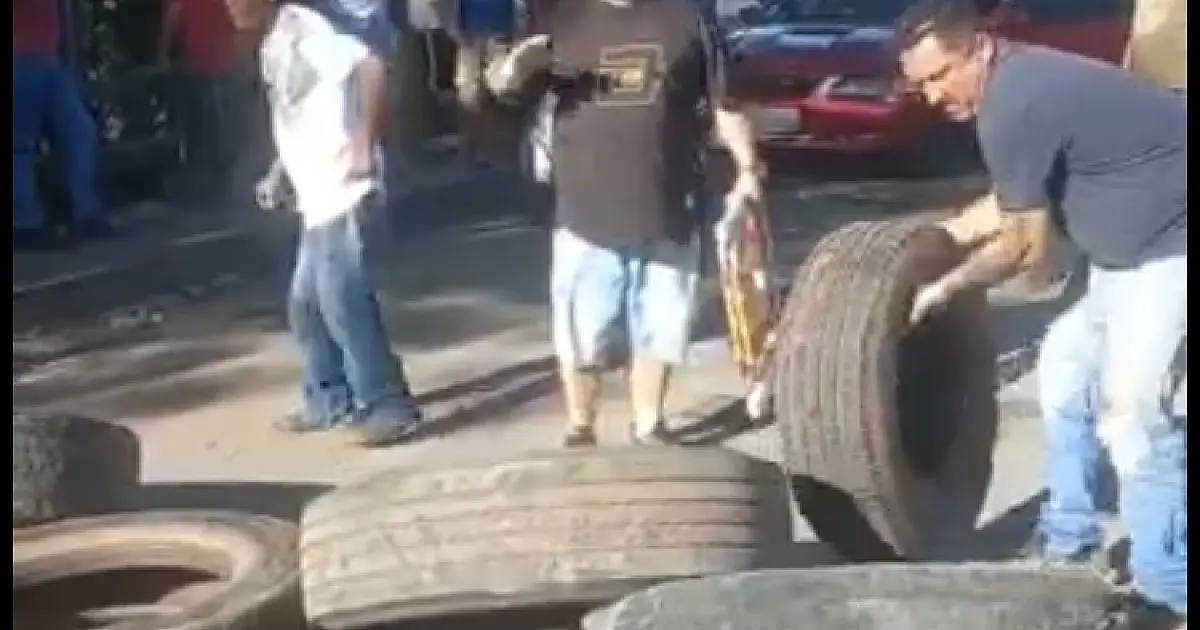 Lado brasileiro continua fechado por caminhoneiros