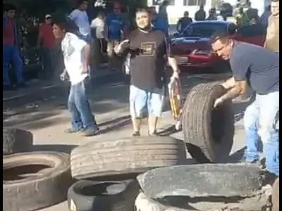 Lado brasileiro continua fechado por caminhoneiros