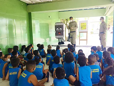Alunos do Cemei Estrelinha Verde participam de ação educativa sobre o trânsito